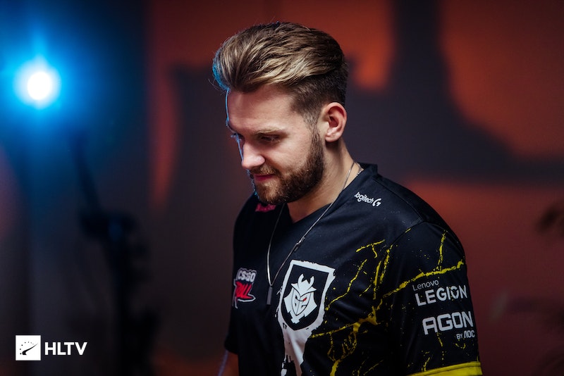 明天的首发阵容： Bilibili Gaming 对阵 EDward Gaming 。 ON 在比赛前与 Angel 进行单挑